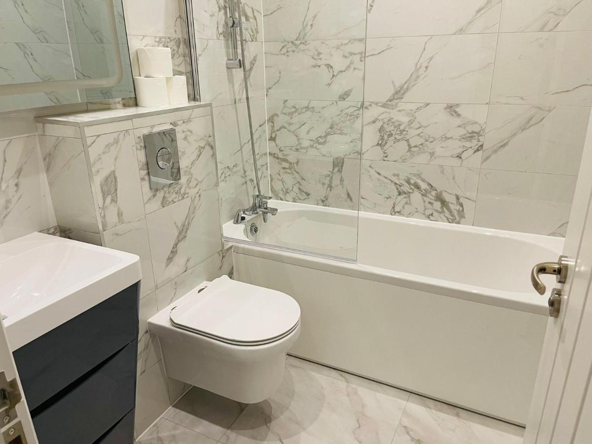 Ferienwohnung Salt Hill Windsor Legoland Eton Heathrow Luxury 2 Bed 1 Bath Free Parking Slough Exterior foto